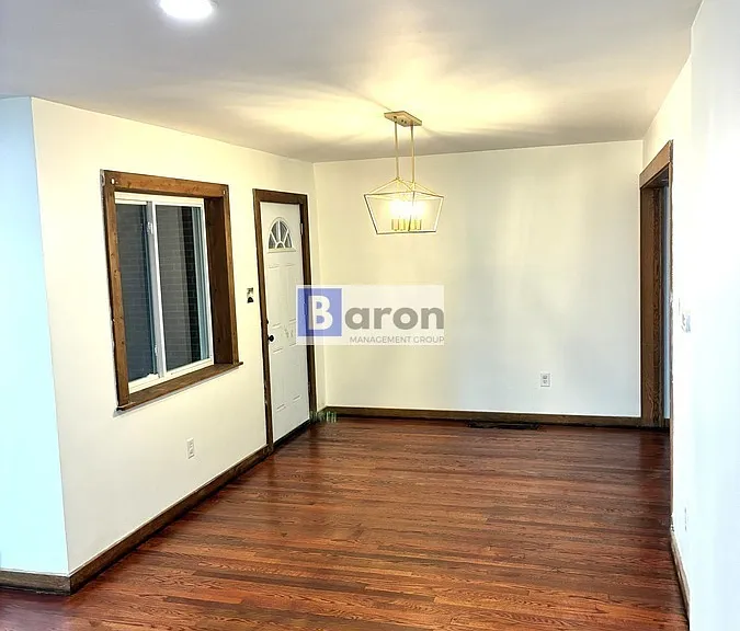 448 Park Dr — Photo 2
