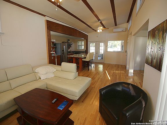 4th image of 105 Seeling Blvd