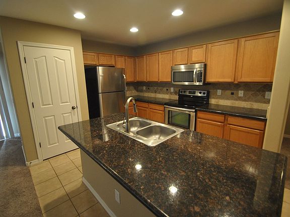 4th image of 32795 N Quarry Hills Dr