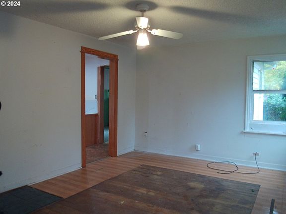 2nd image of 1516 Van Buren St