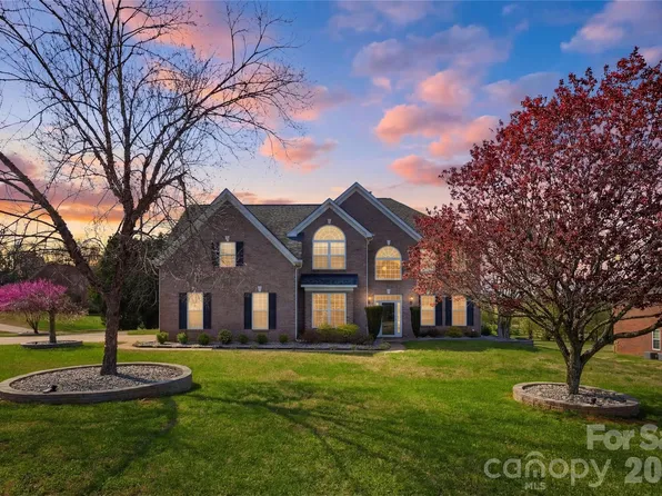 105 Summer Breeze Ct, Statesville, NC 28677