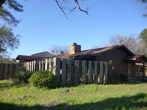 2nd image of 300 Lindale St #A