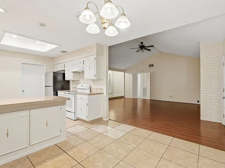 423 Pickford Dr — Photo 9