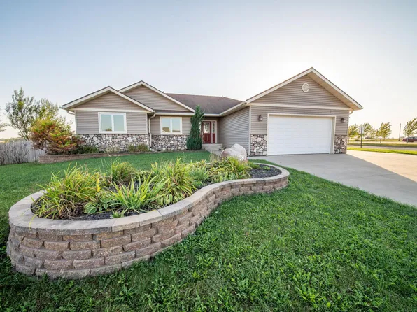 580 Canyon Ln NW, Eyota, MN 55934