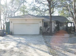 1366 Horseshoe Cove Rd, Waverly, GA 31565