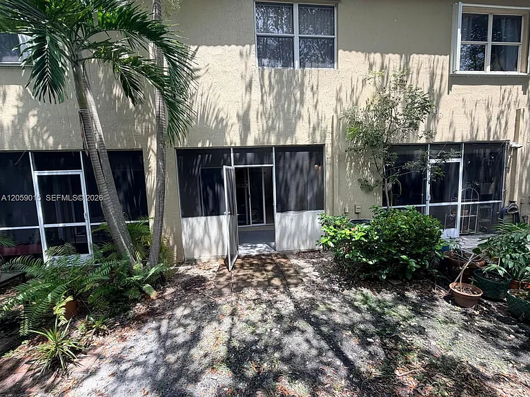 752 SW 122nd Ter — Photo 12