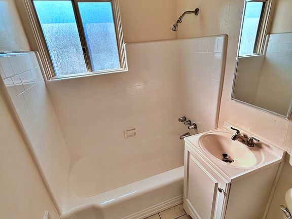 5th image of 3132 Garrison St