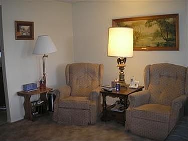 4th image of 419 Asbury Ln