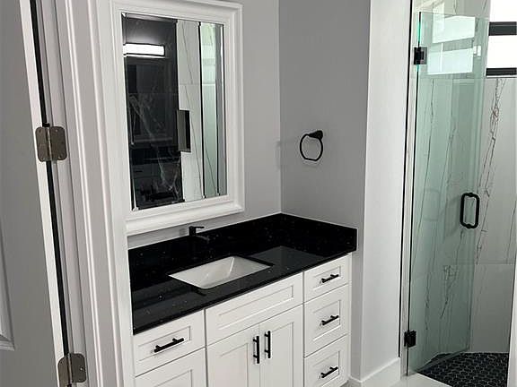 5th image of 1625 NW 37th Ave #2395650104
