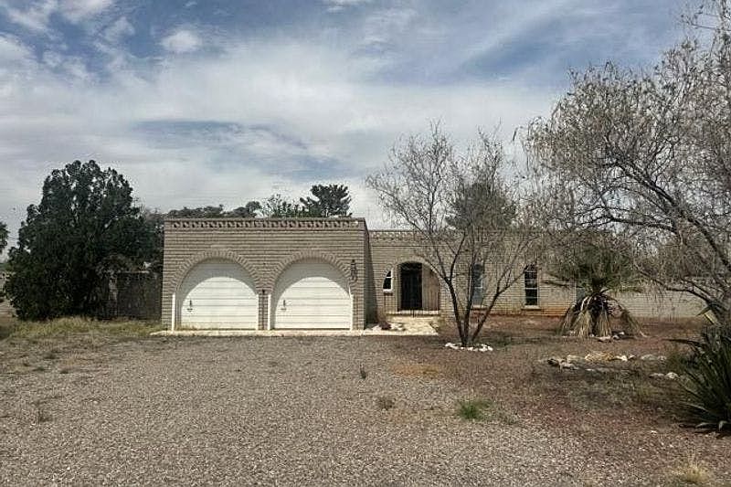 1st image of 104 N Neff Pl