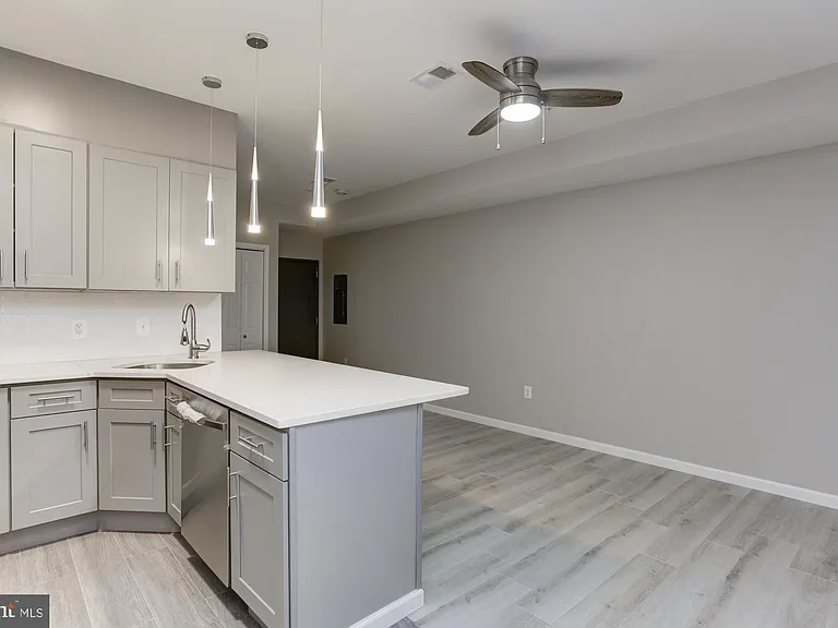 400 Highland Ave #402 — Photo 7