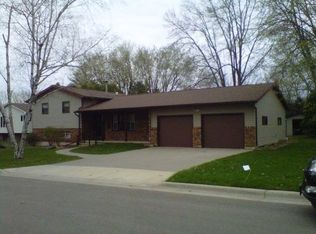 370 Elmer St, Platteville, WI 53818