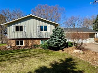 4129 James Cir, Arden Hills, MN 55112