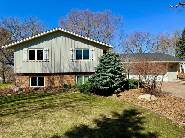 4129 James Cir, Arden Hills, MN 55112