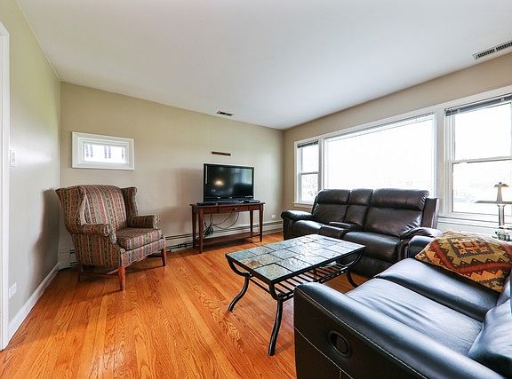 2nd image of 126 E Richmond St
