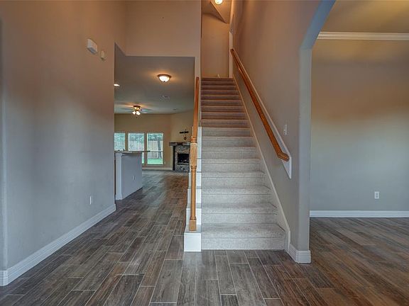 3rd image of 3504 Oakville Dr