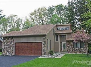 736 River Edge Ct, Flushing, MI 48433