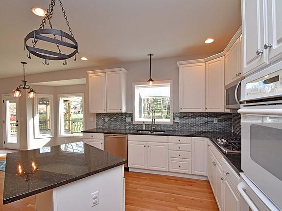 2nd image of 5689 Chancery Pl