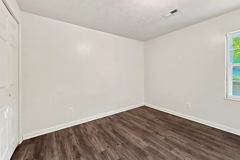 2 bed, 1.0 bath, $975 — Photo 4