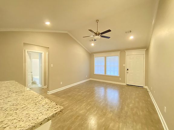 5th image of 205 Magnolia Ct
