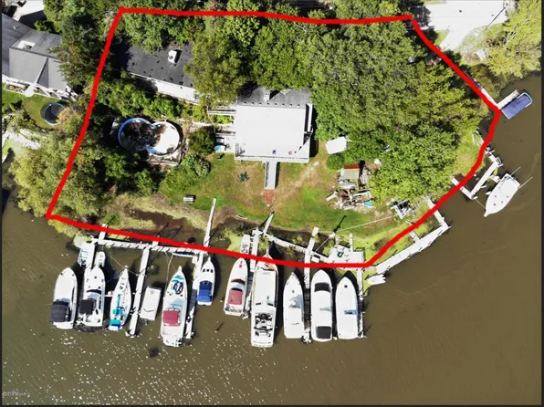 405 Park St, Saugatuck, MI 49453