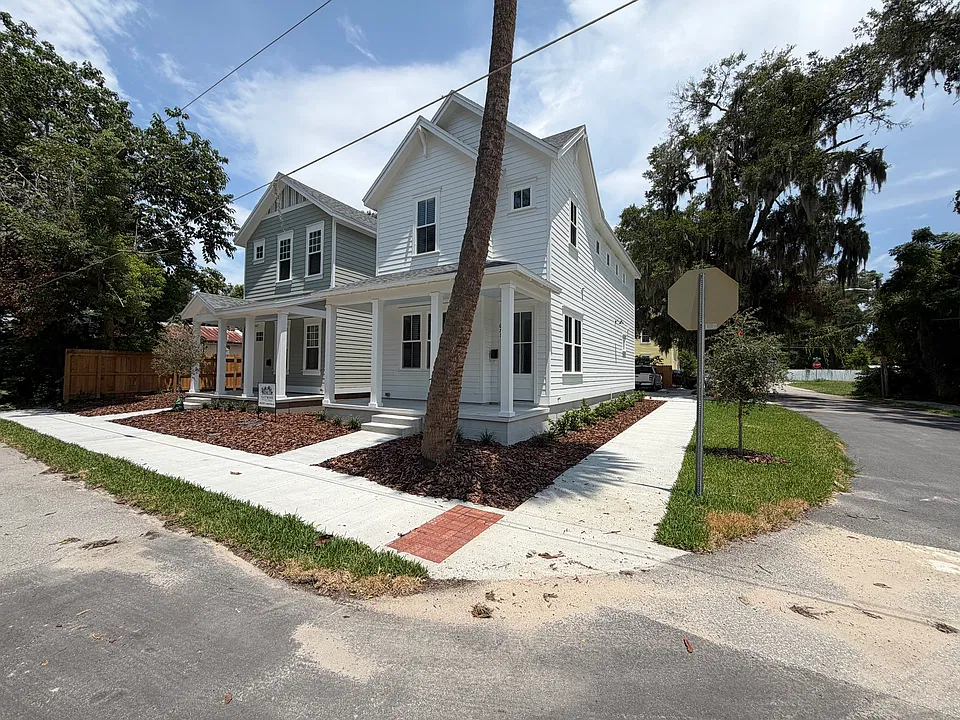 671 SW 5th Ter