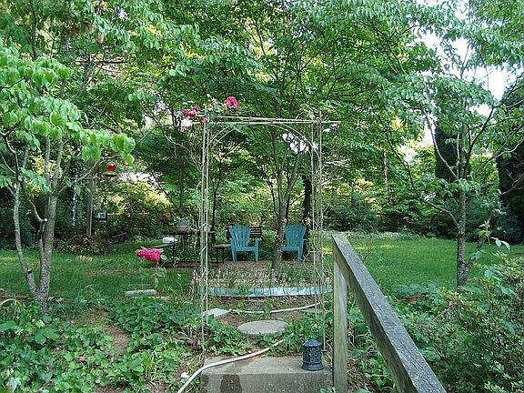 Cozy gardens-Back yard