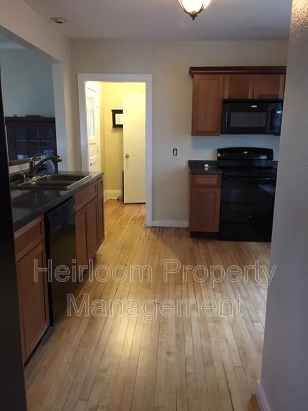 4 bed, 2.0 bath, 1712 sqft, $2,000 — Photo 3