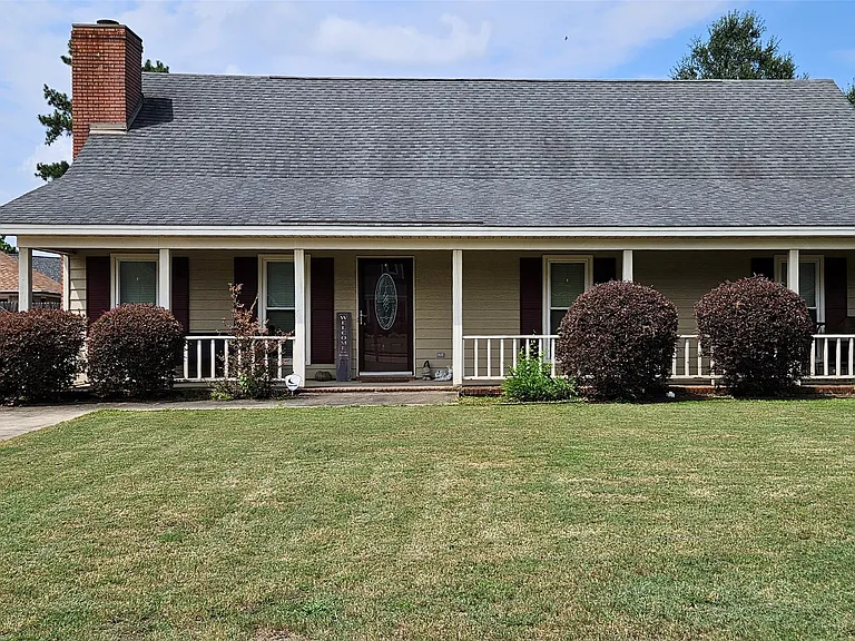 738 Summer Ln — Photo 1