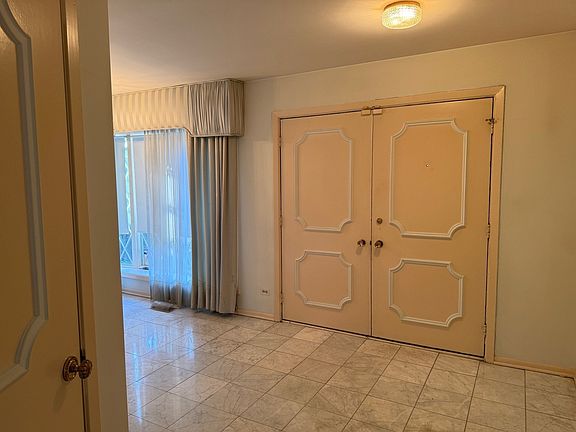 3rd image of 6247 N Kilpatrick Ave