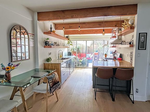 2nd image of 4040 Grand View Blvd Unit 11