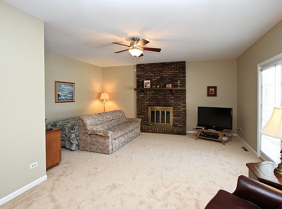 5th image of 625 Burdick St