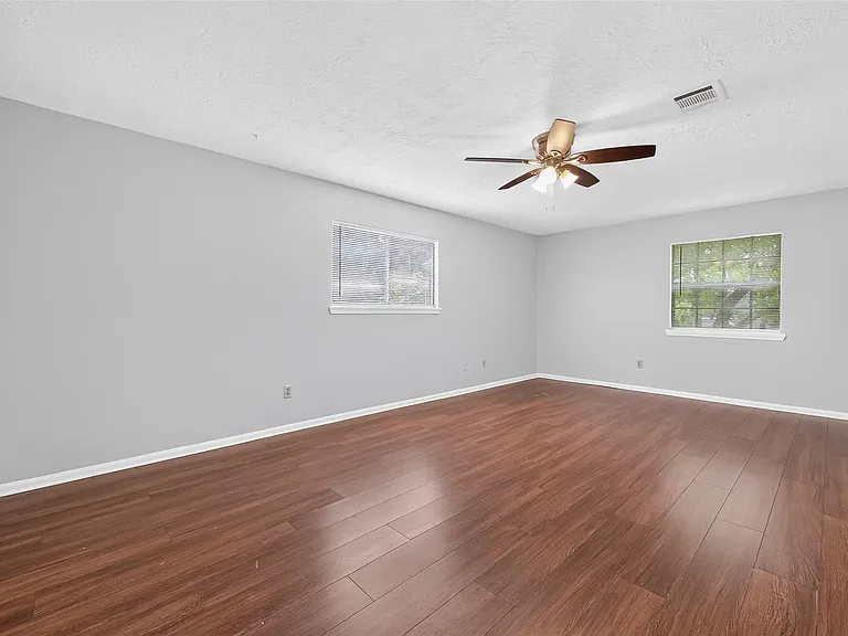 5703 Green Timbers Dr — Photo 35