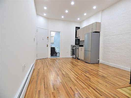 3rd image of 526 E 85th St APT 1D