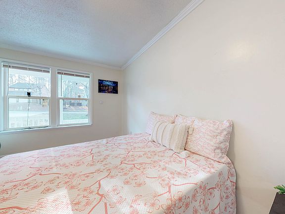 4th image of 1075 Chapman Cir #13266921
