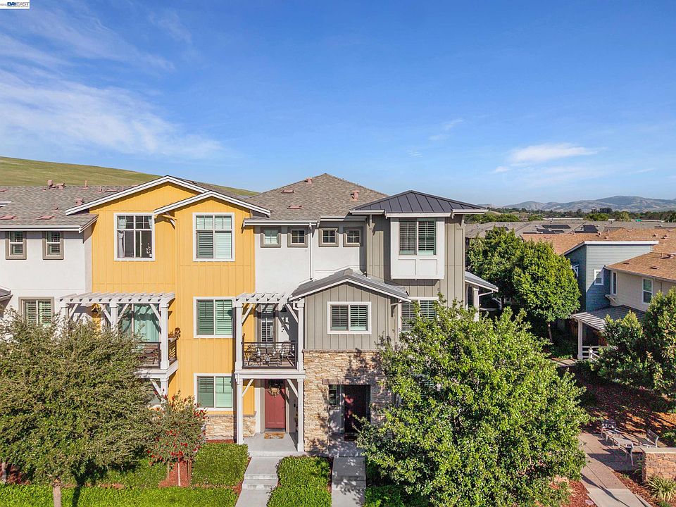 1st image of 375 Basswood Cmn Unit 9