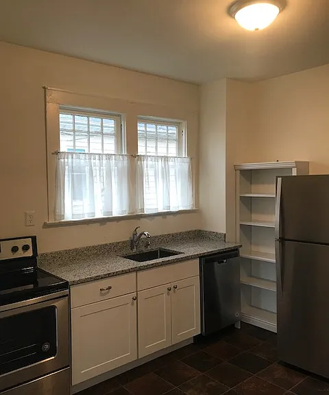 325 Highland Ave — Photo 5