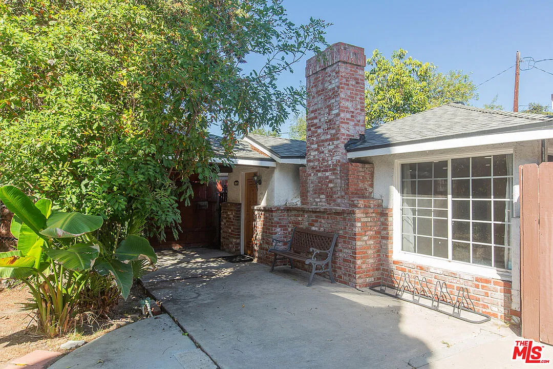 3 bed, 2.0 bath, 1696 sqft, $4,200 — Photo 1