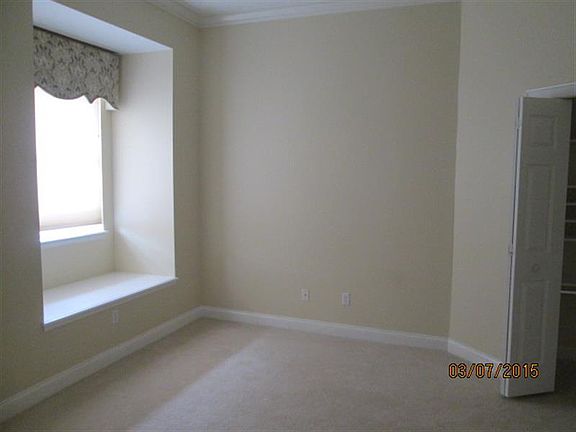 4th image of 5302 Shoreline Cir