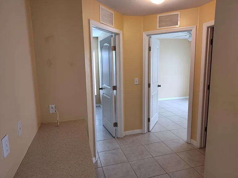 1109 NE 2nd Pl — Photo 15