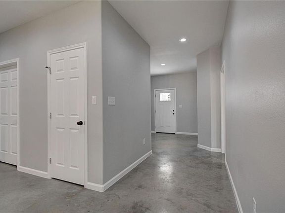 3rd image of 264 Keanahalululu Ln