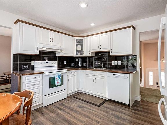 4th image of 216 NE Cannington Pl SW