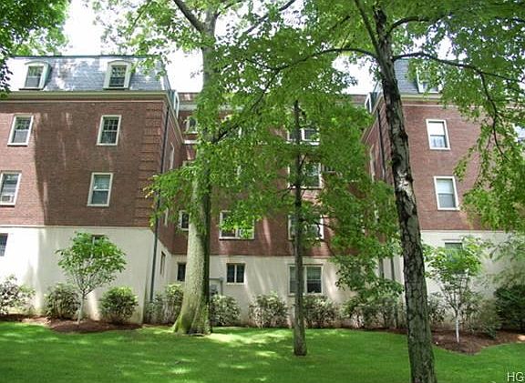 2nd image of 5 Chateaux Cir APT 5A