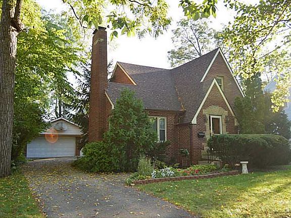 2nd image of 425 Southwood Dr