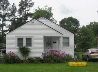 212 S College St, Wallace, NC 28466