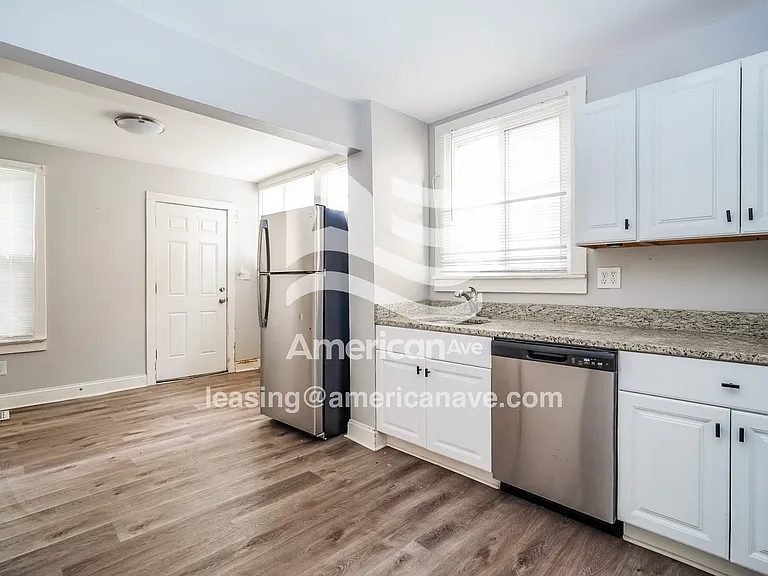 1389041_008_kitchen_8.jpg
