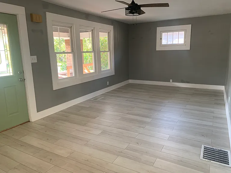 1109 N Bosart Ave — Photo 3