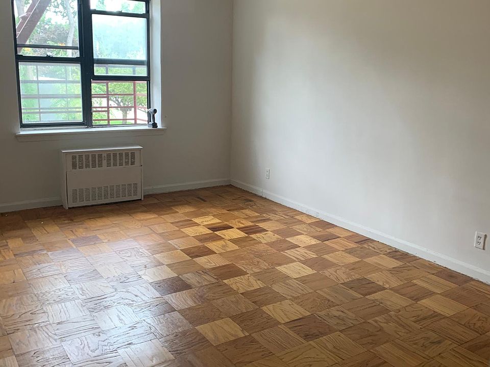1st image of 10 Sweetfield Cir #4