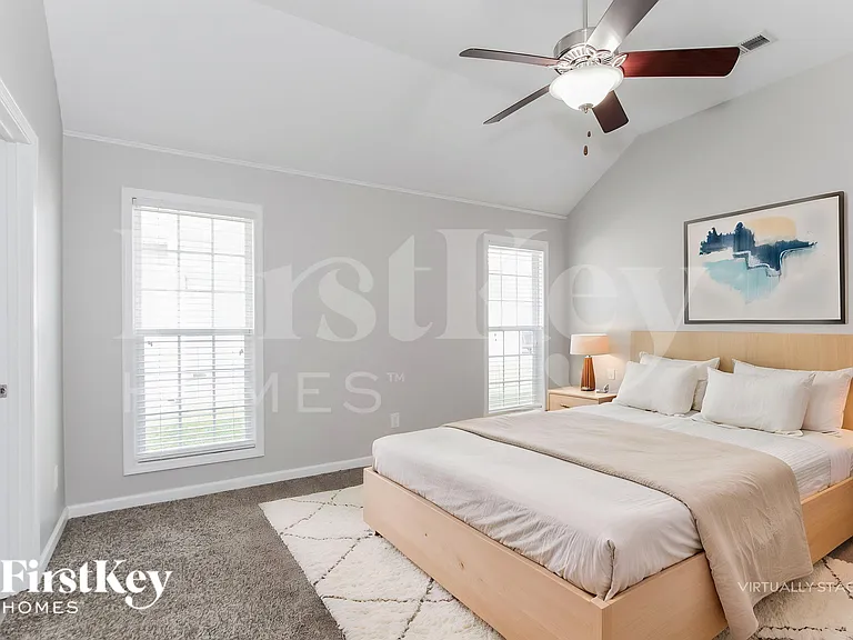 2218 Village Ln — Photo 11