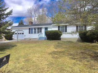 4 Meadow Dr, Kennebunk, ME 04043